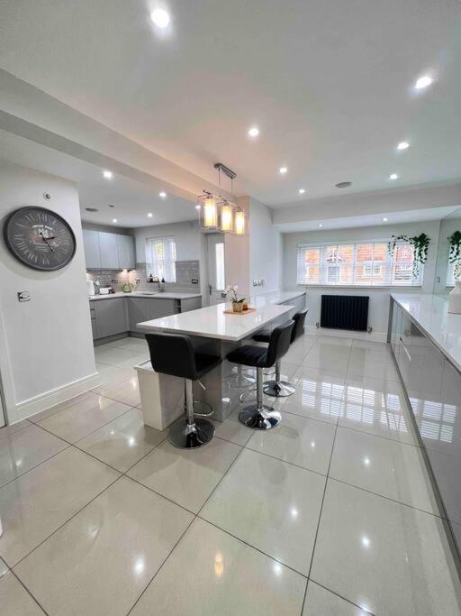 Stunning Home In Astley Tyldesley Exterior foto