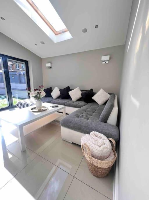Stunning Home In Astley Tyldesley Exterior foto