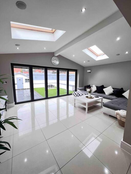Stunning Home In Astley Tyldesley Exterior foto